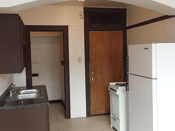 2nd image of 1638 W 82nd St #1