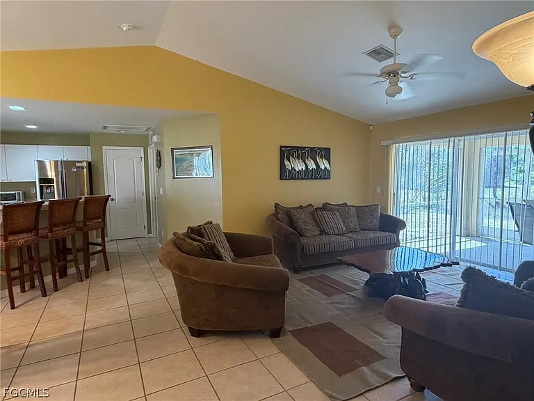 3732 NE 12th Pl — Photo 15