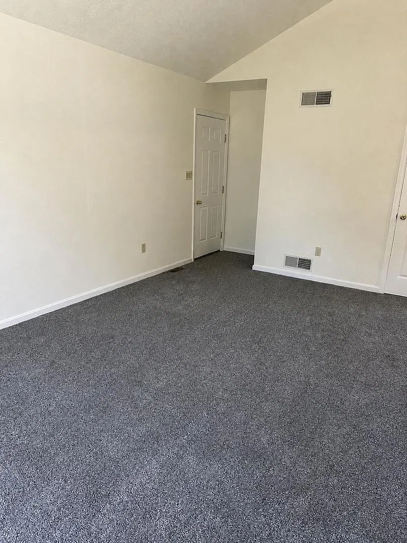3 Bedroom 1 Bathroom Single Family Home — Photo 2