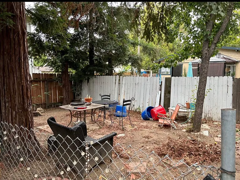 211 1/2 C St — Photo 3