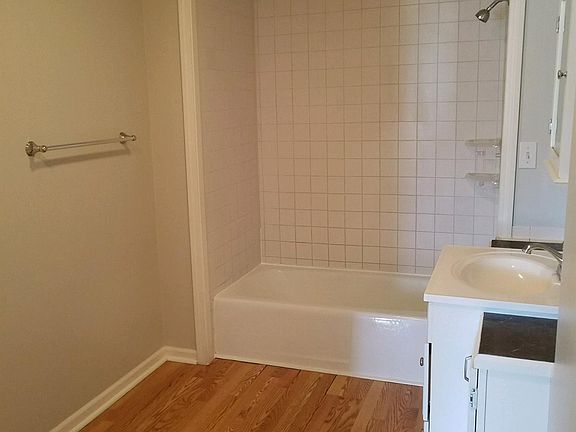 5th image of 219 NE 7th St