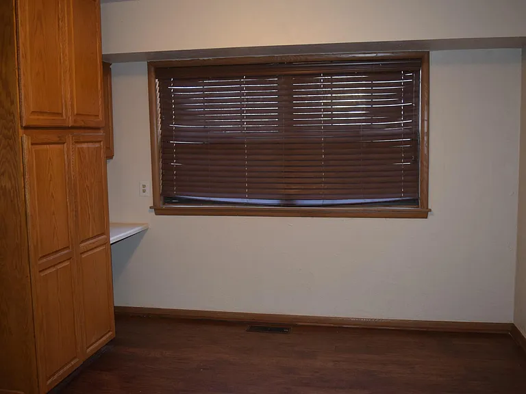 721 W Lakeshore Dr — Photo 9