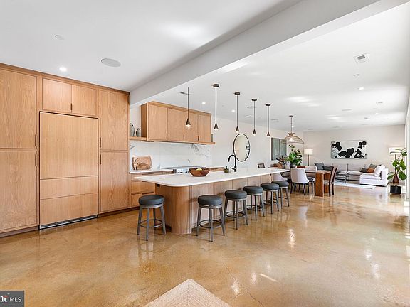 5th image of 21 Overbeck Aly NE