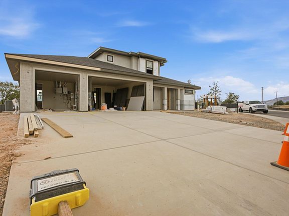 4th image of 602 Manzanita Dr
