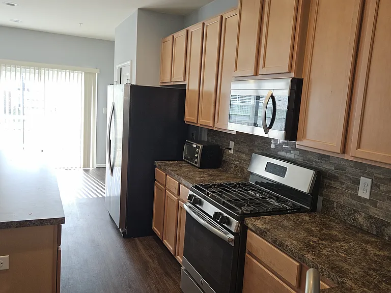 607 N Atwater Dr — Photo 6