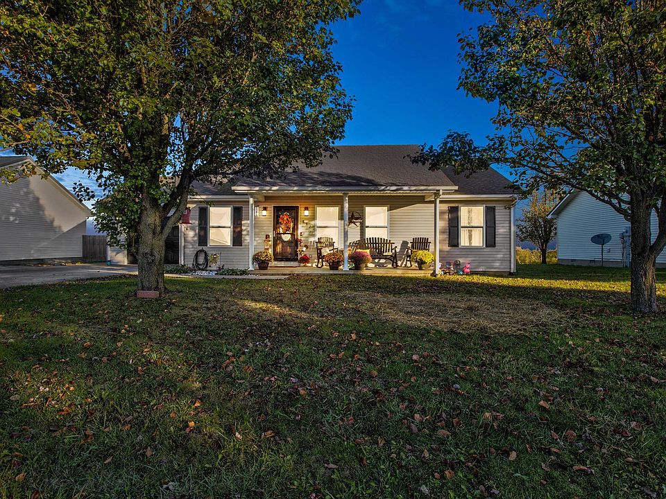 1st image of 832 Thorn Trace Dr