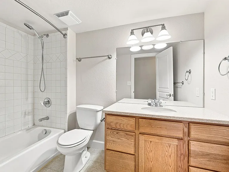 2202 Hanham Dr — Photo 22
