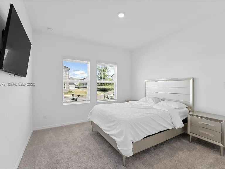 2375 Lancashire St — Photo 18