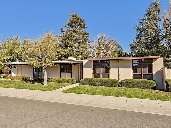 2nd image of 10 French Creek Pl