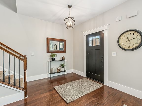 3rd image of 482 Parmley Dr