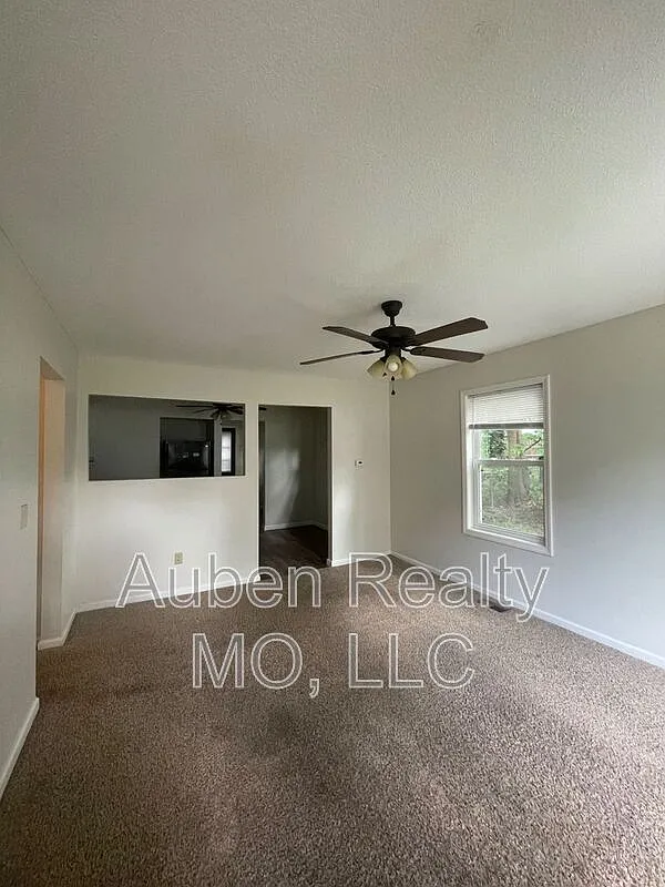 3 bed, 2.0 bath, 1000 sqft, $1,795 — Photo 3