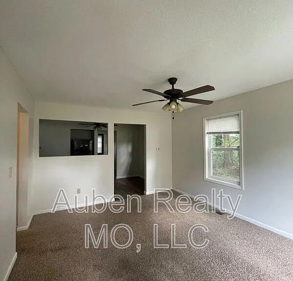667 Thornton St — Photo 3
