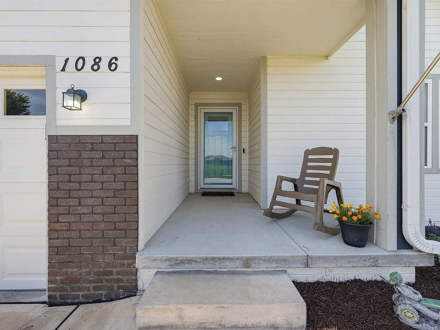 Like-New 4 Bed / 3 Bath Ranch in Hills of Cedar Creek with Finished Basement & Fenced Yard - Lewi... — Photo 4