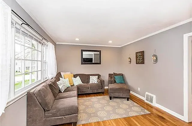 7933 Jefferson St — Photo 5