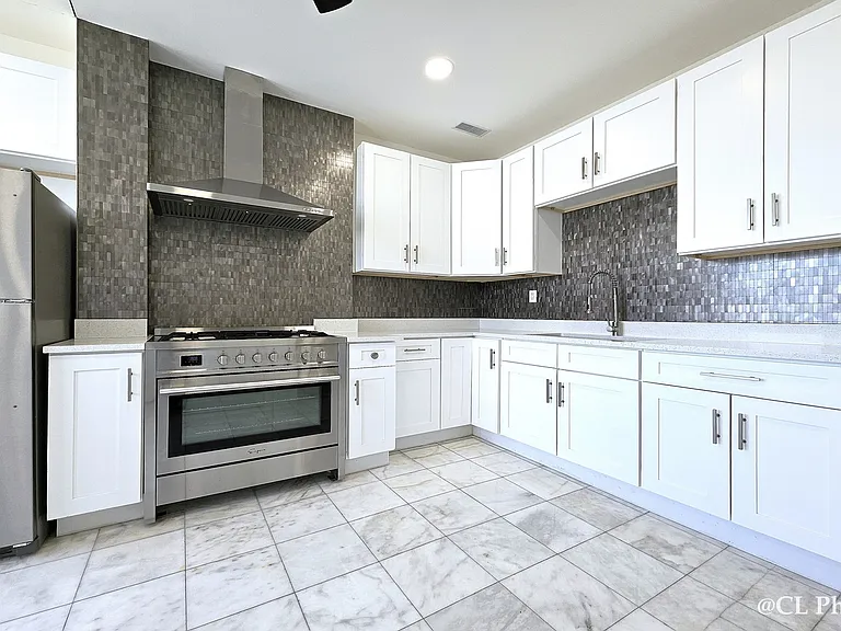 2924 W 38th Pl #2 — Photo 8