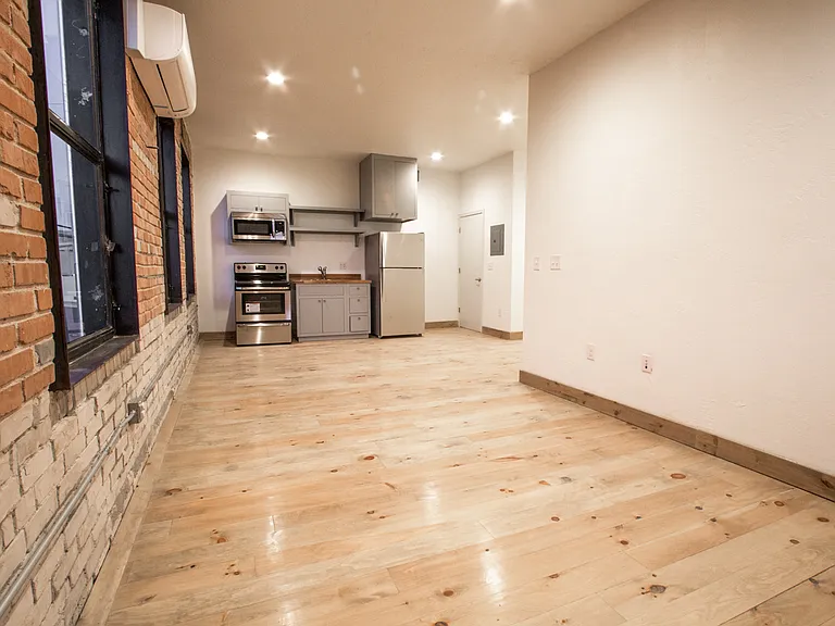 801 N Piedras St — Photo 3