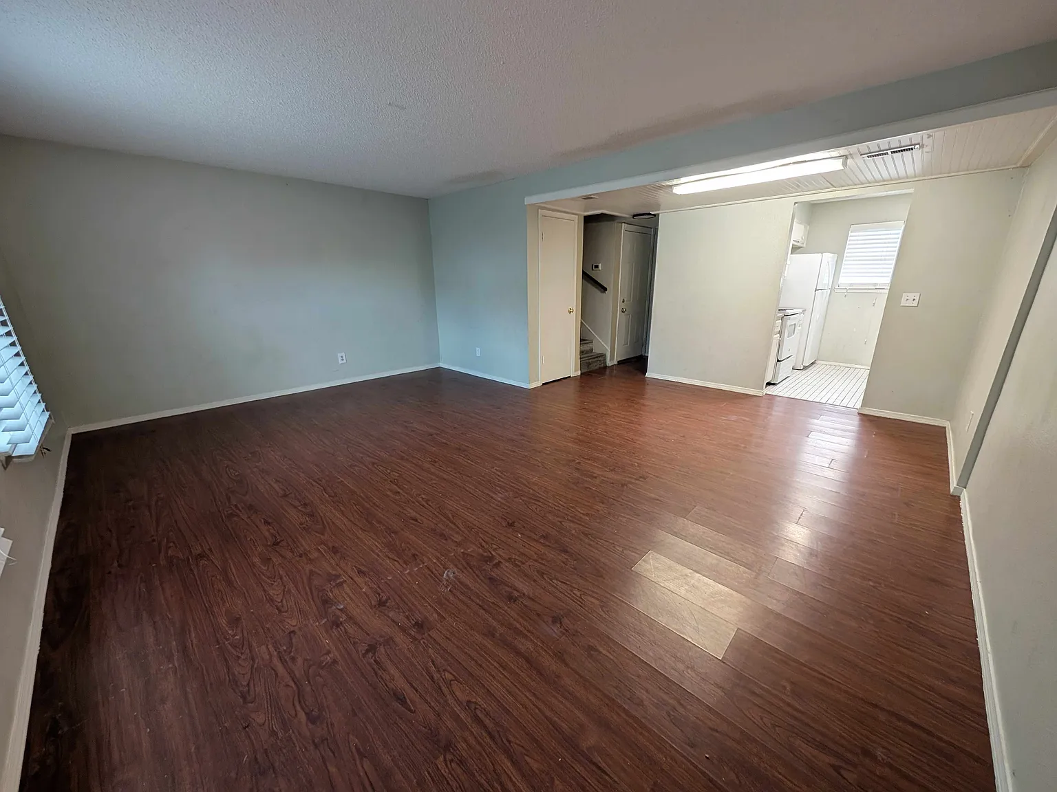 3 bed, 1.5 bath, 1082 sqft, $850 — Photo 2
