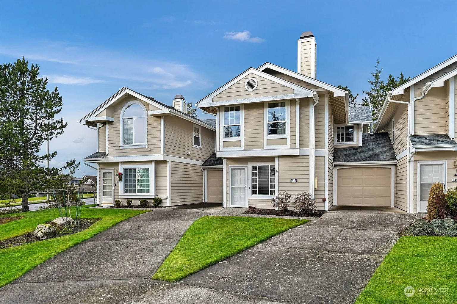 3427 Deer Pointe Court photo 1