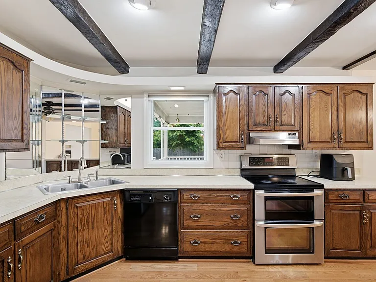 2521 Shanandale Dr — Photo 8