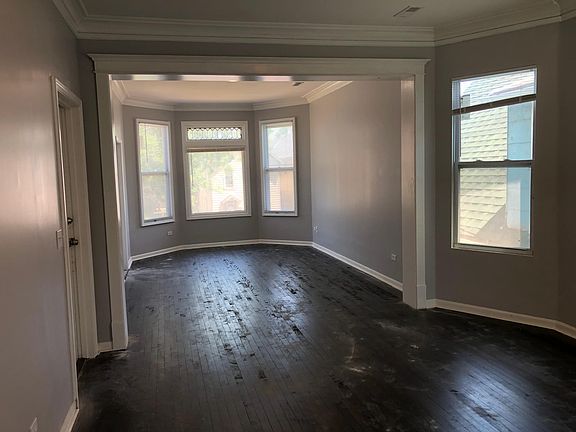 4th image of 10114 S Avenue L #1
