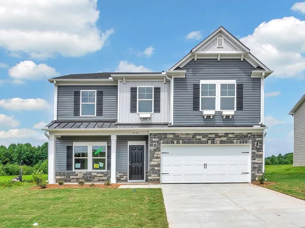 1046 Leoni Dr, Wellford, SC 29385