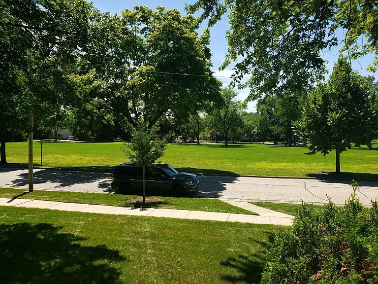 531 E Lincoln St — Photo 2