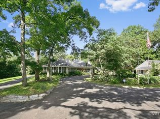 715 Plum Tree Rd, Barrington, IL 60010