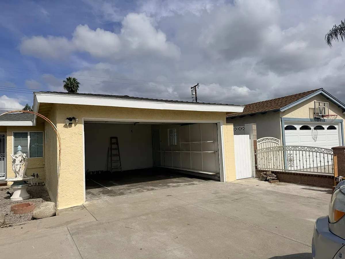 Building Photo - 3245 Stichman Ave