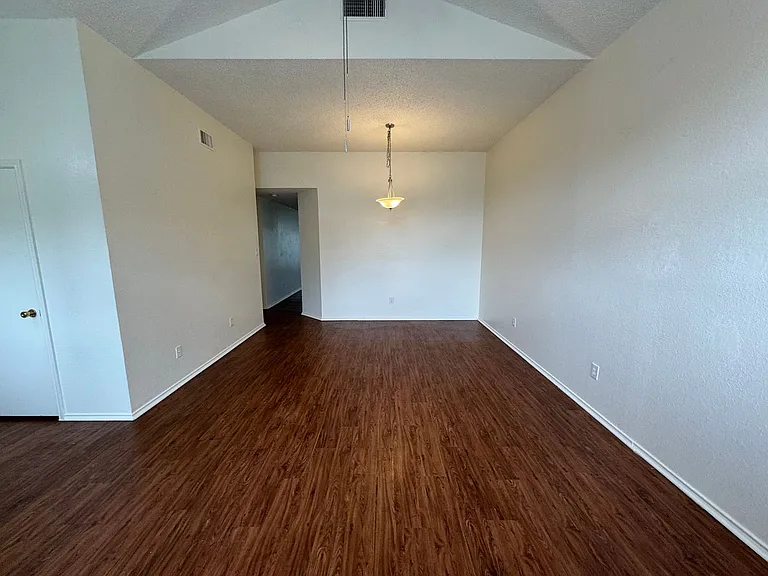 4024 Periwinkle Dr — Photo 4