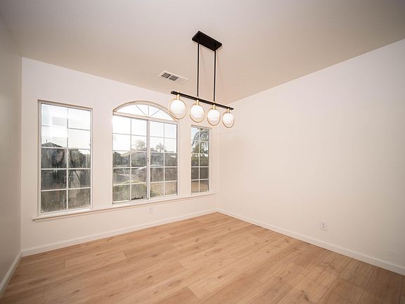 5th image of 1040 Celaya Street