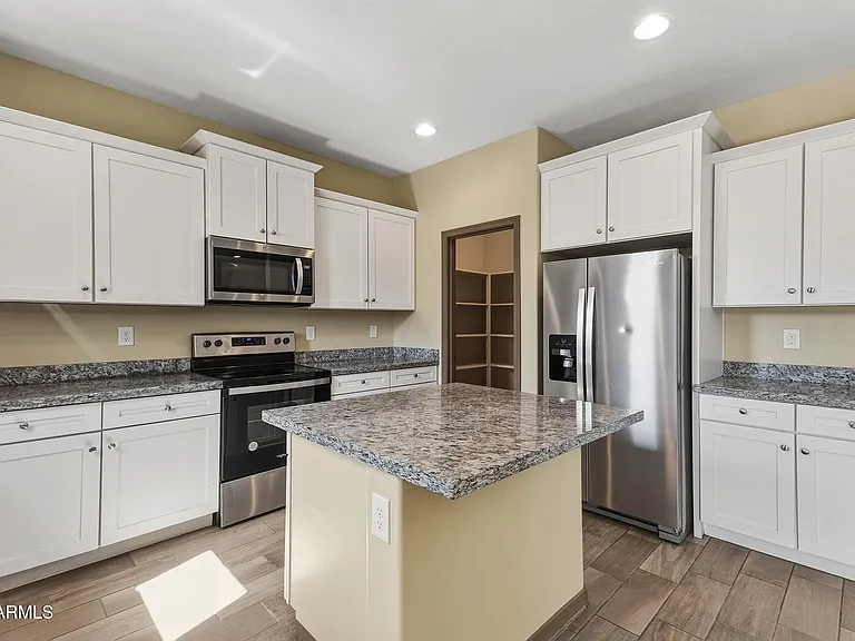 7422 S 28th Pl — Photo 18