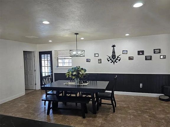 4th image of 2911 NW Templeton Ter