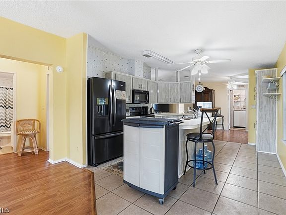 4th image of 919 Manatee Rd