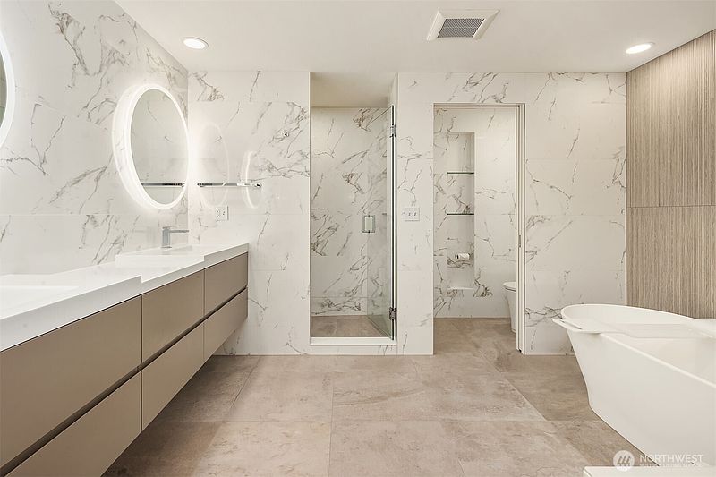 5th image of 2334 Thorndyke Avenue W #301