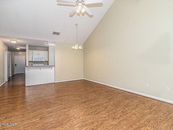 2nd image of 456 Northrop Pl