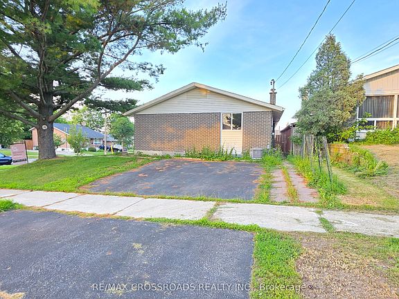 5th image of 19 Shoreland Cres #Basement