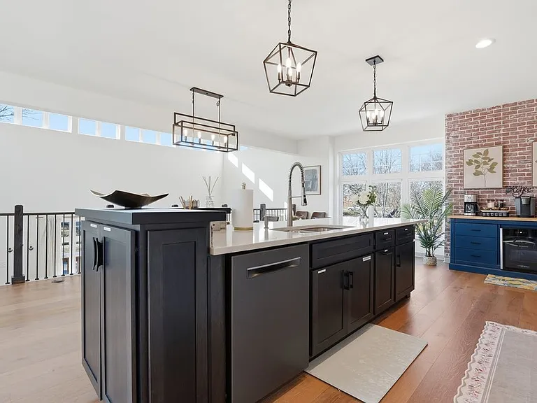 S Lewis Pl — Photo 25