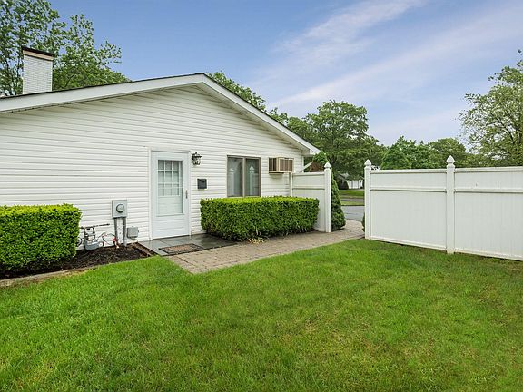 2nd image of 38 Wellsley Ln