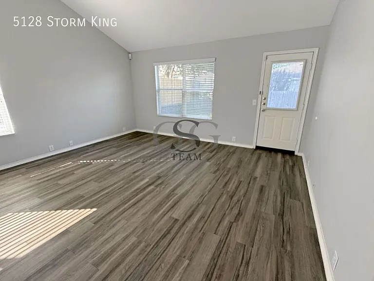 5128 Storm King — Photo 6