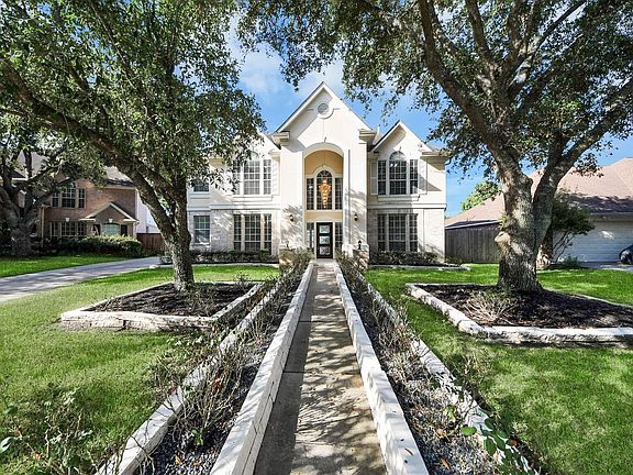 3rd image of 20111 Biscayne Hill Ct