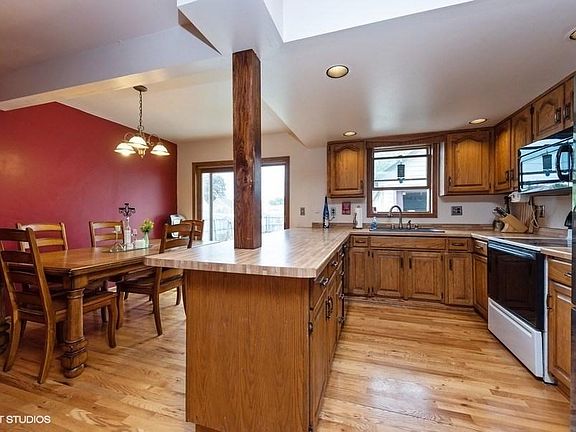 04_1014PineSt_5_Kitchen_LowRes