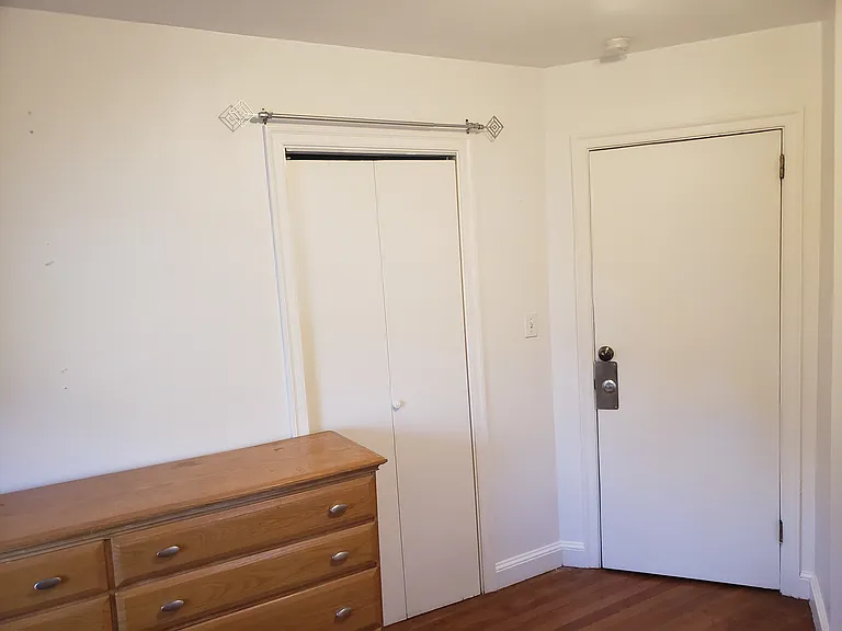 208 Trumbull Ave — Photo 2