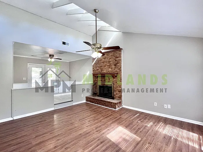 3 bed, 2.0 bath, 1352 sqft, $1,550 — Photo 3