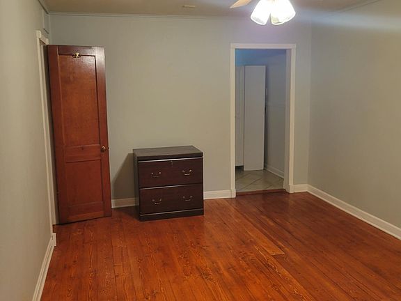 3rd image of 419 Seguin St