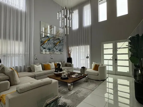 8865 NW 160th Ter, Miami Lakes, FL 33018