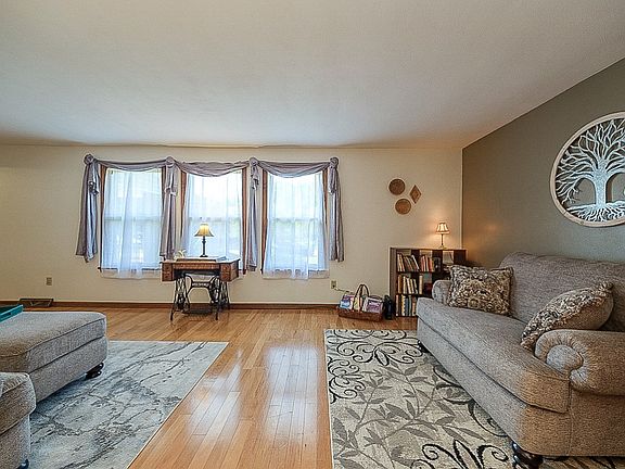 4th image of 3904 Princess Ct