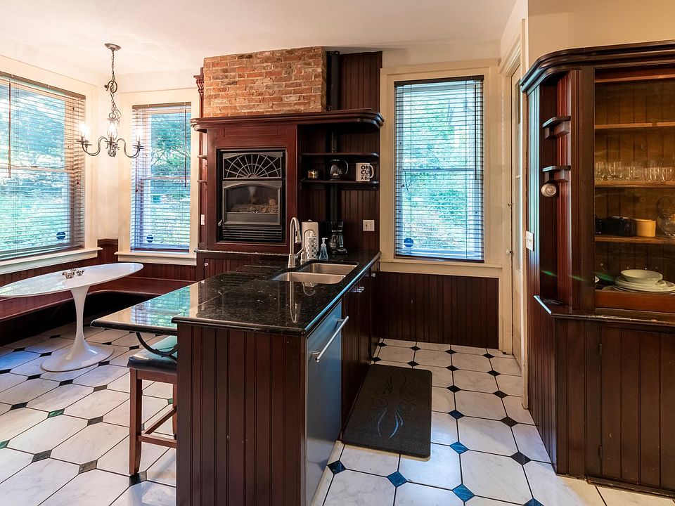 Fully Equipped professional kitchen with Wolf stove, Sub Zero refrigerator, fireplace and heated floors.