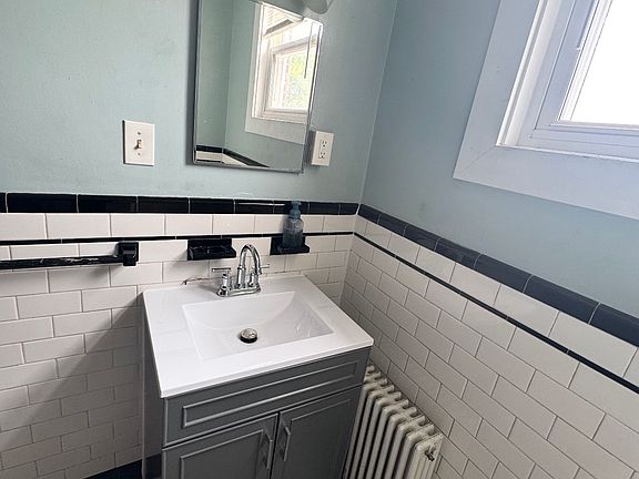 5th image of 4232 Shamrock Ave #1