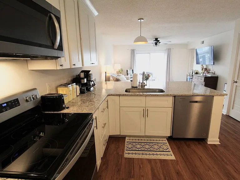 1380 Hunters Rd #I — Photo 5