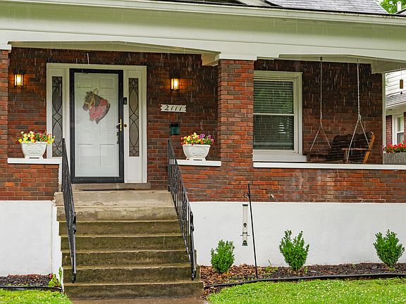 3rd image of 2111 Lowell Ave